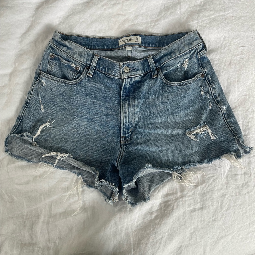 Abercrombie & Fitch Curve Love 90s High Rise Cutoff Shorts